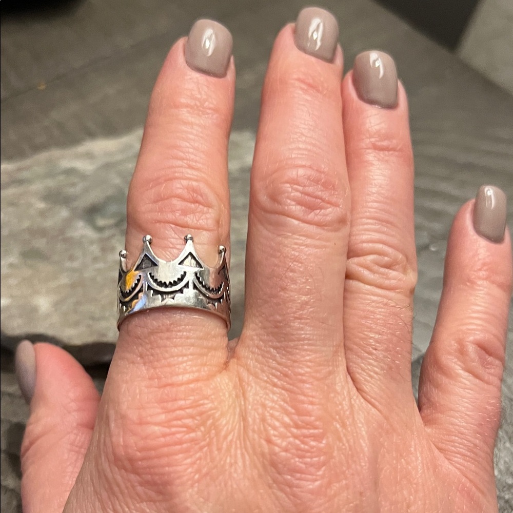 Silver Crown Ring - Picture 4 of 4